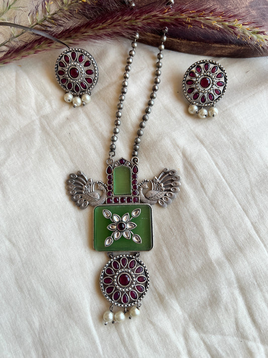 Oxidised green stone pendant set