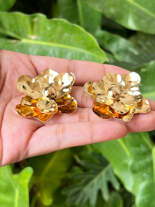 Gold 3D flower studs