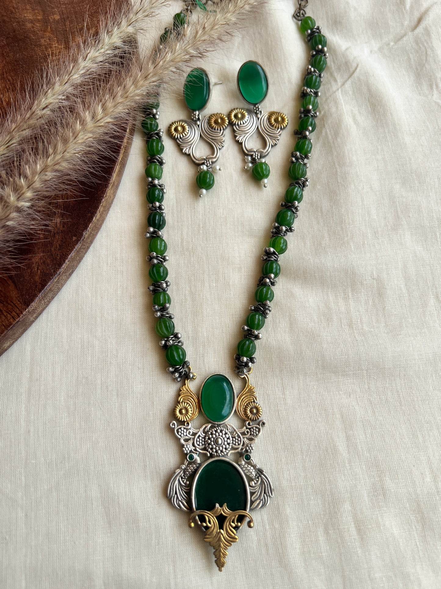 Dual tone green beaded necklace set
