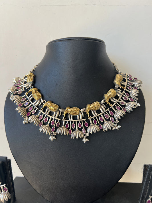Dual tone elephant necklace set