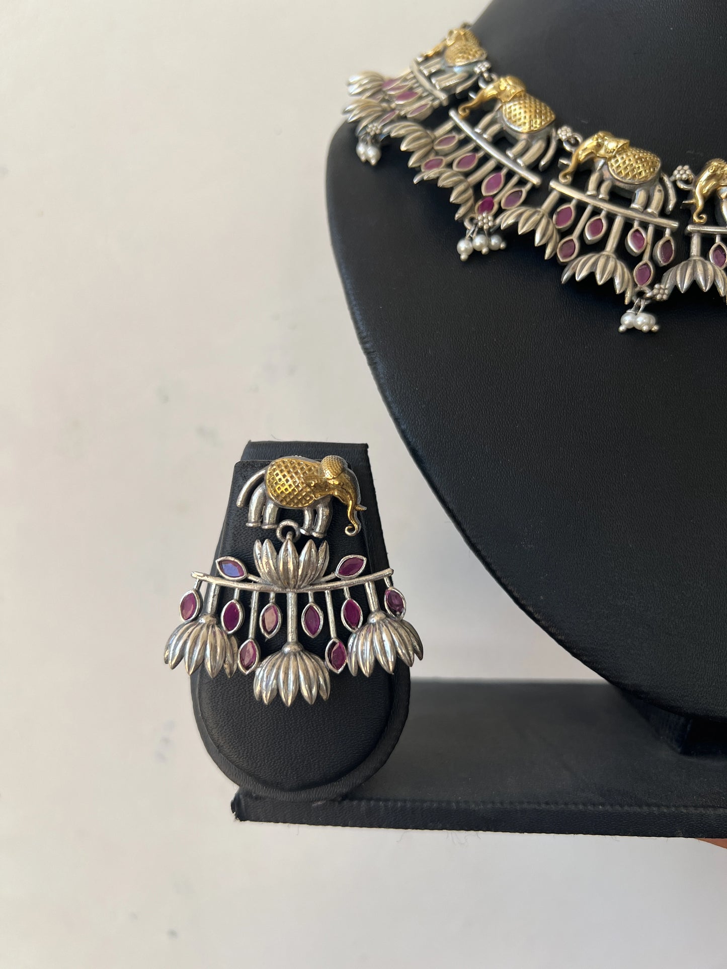 Dual tone elephant necklace set