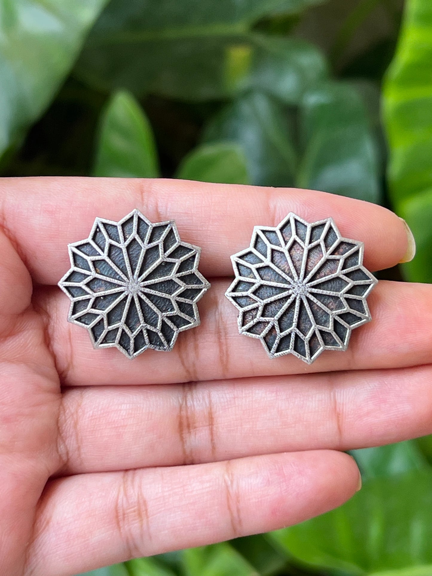 Oxidised studs