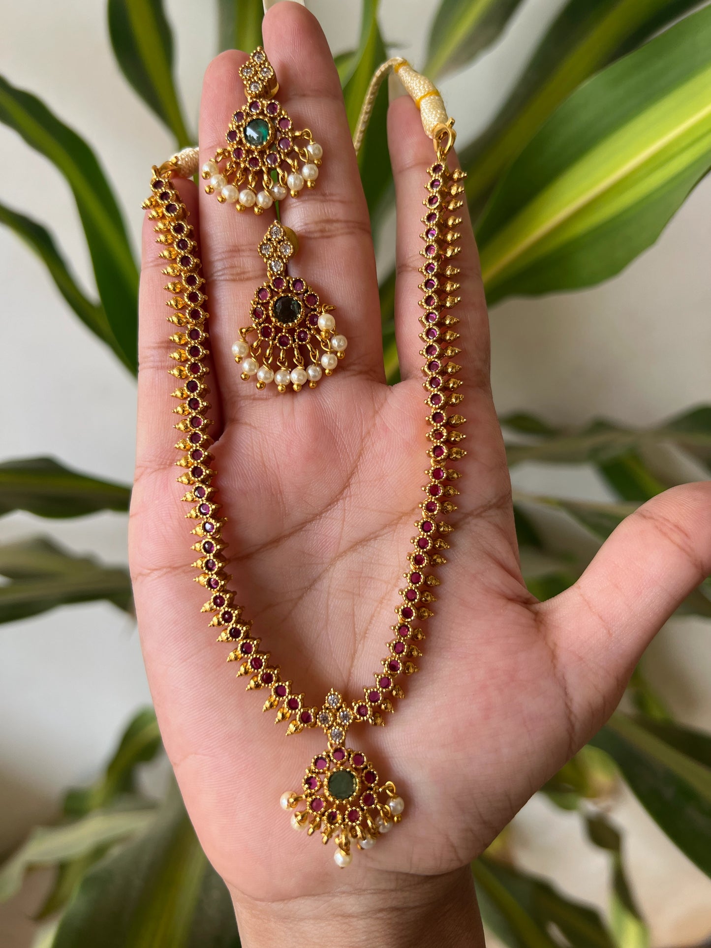 Traditional necklace set