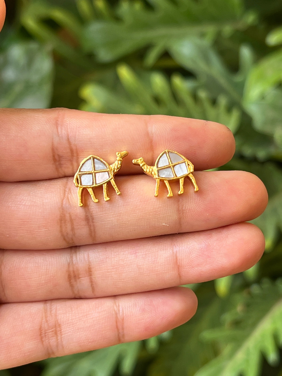 camel studs (white)