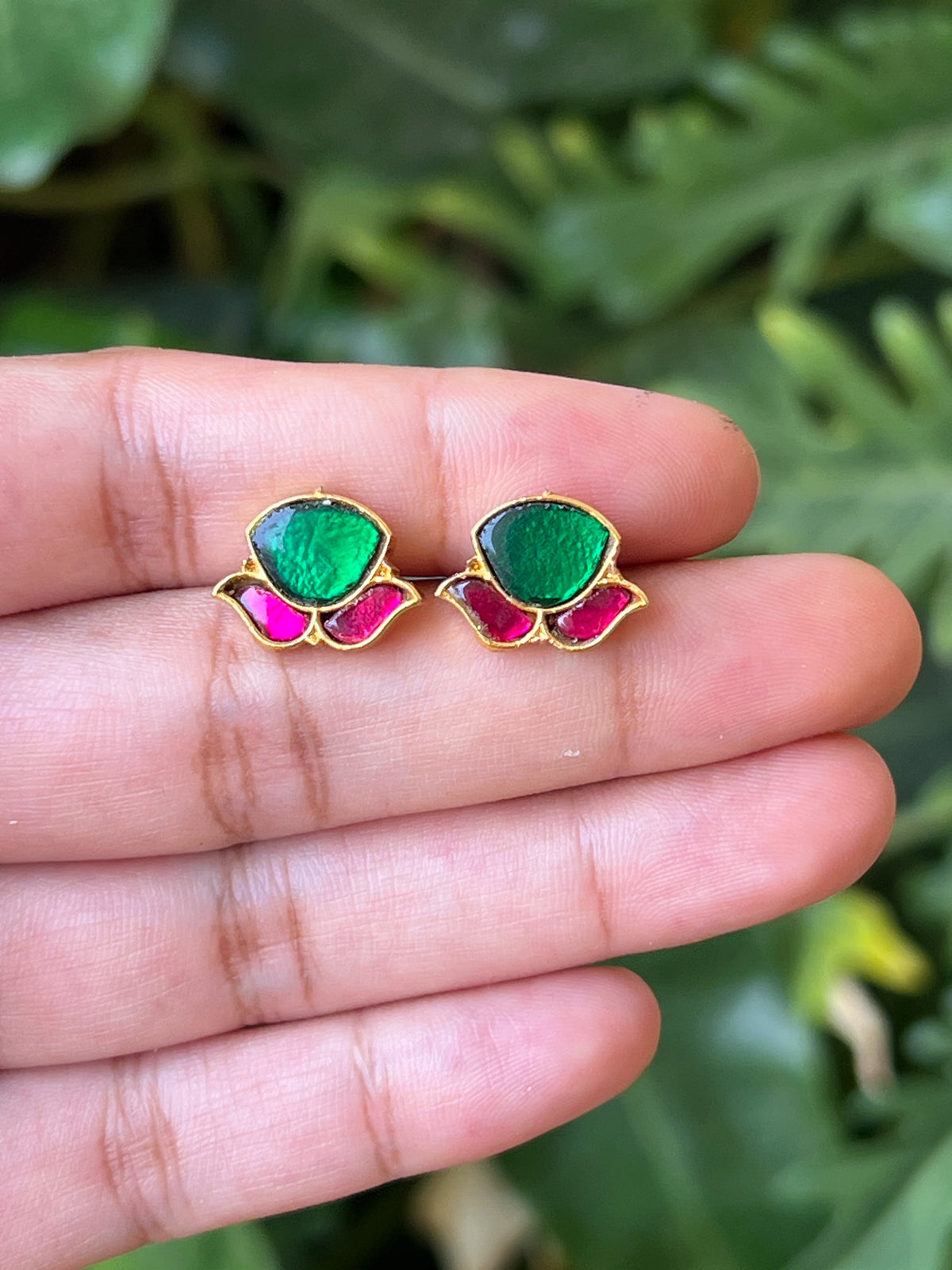 3 Petal studs (green)