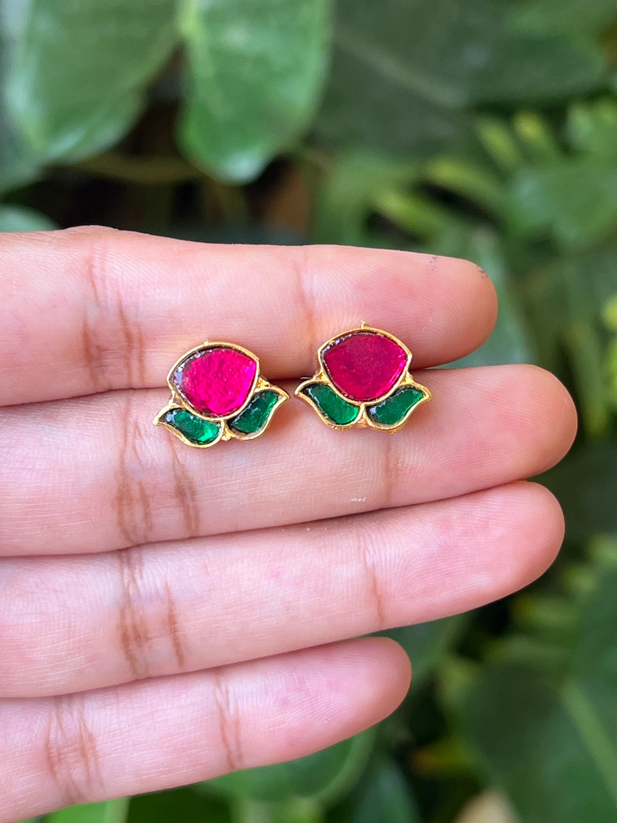 3 Petal studs (red)