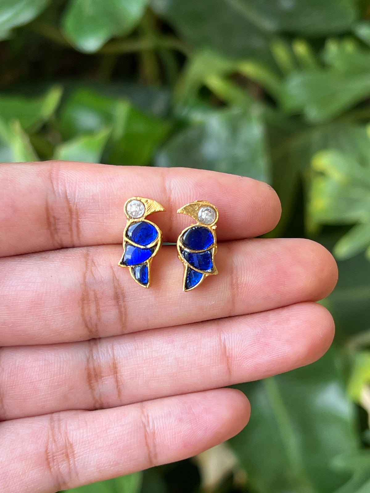 parrot studs (blue&white)