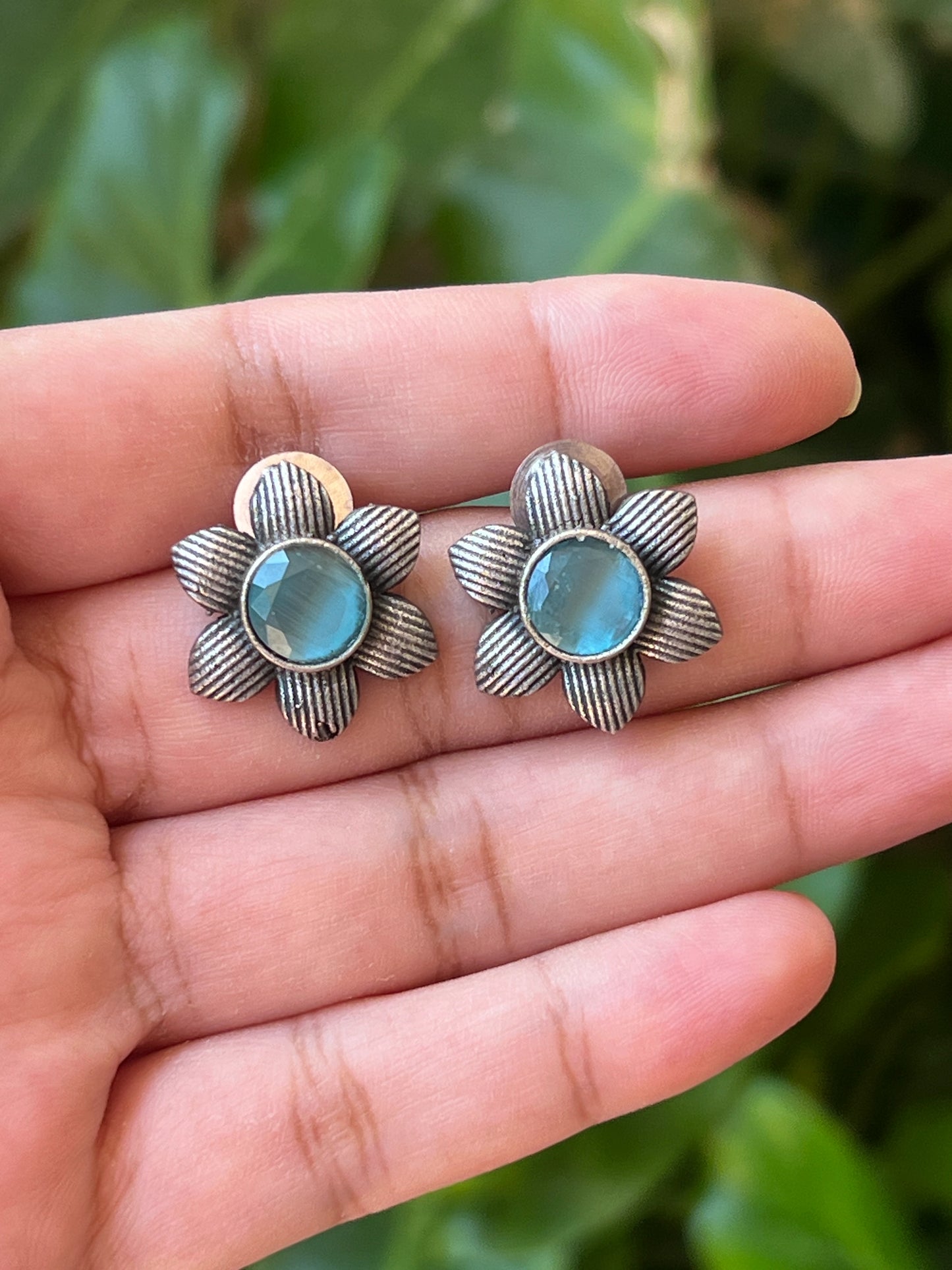 Flower studs
