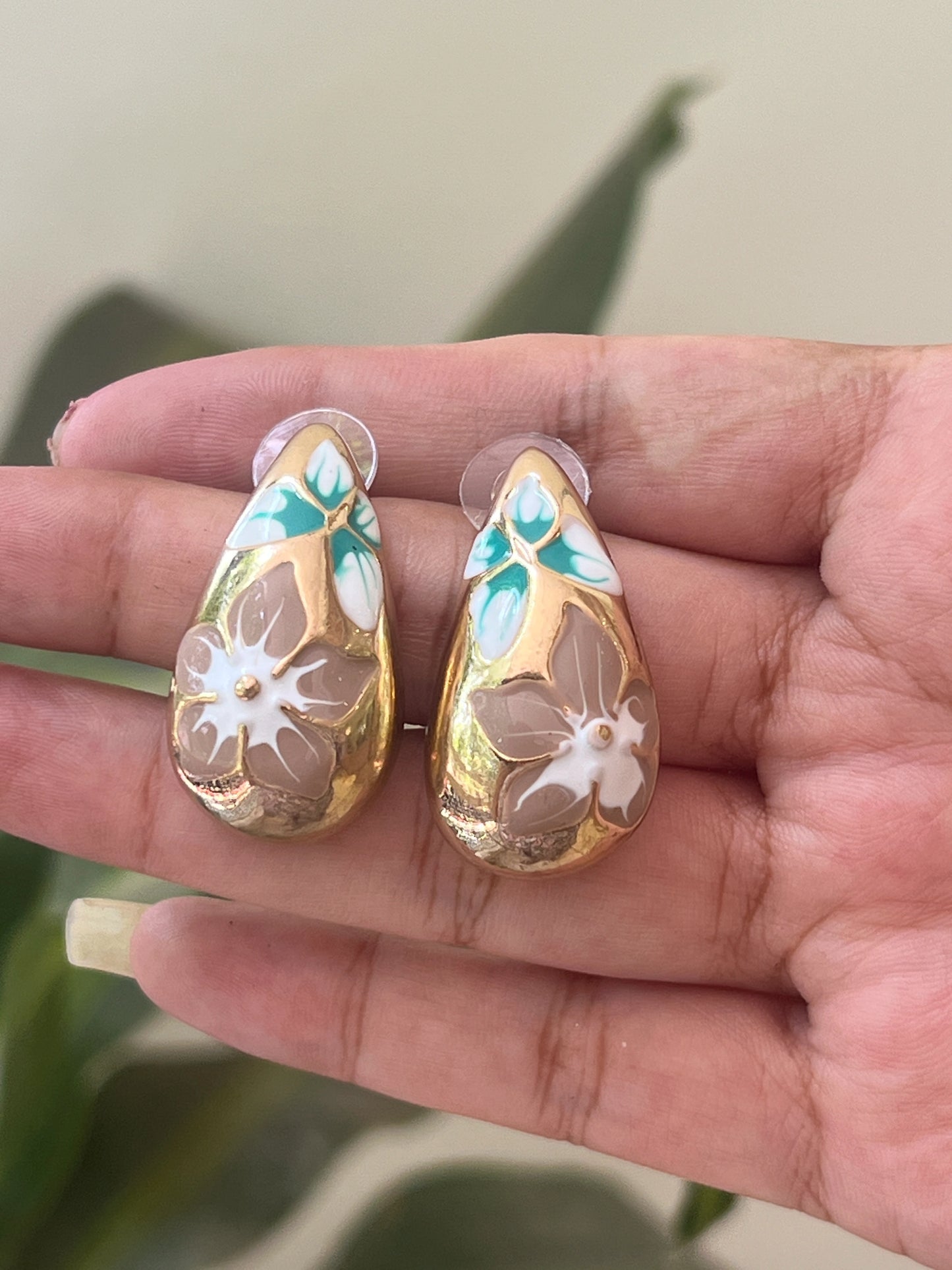 ear drop enamel brown