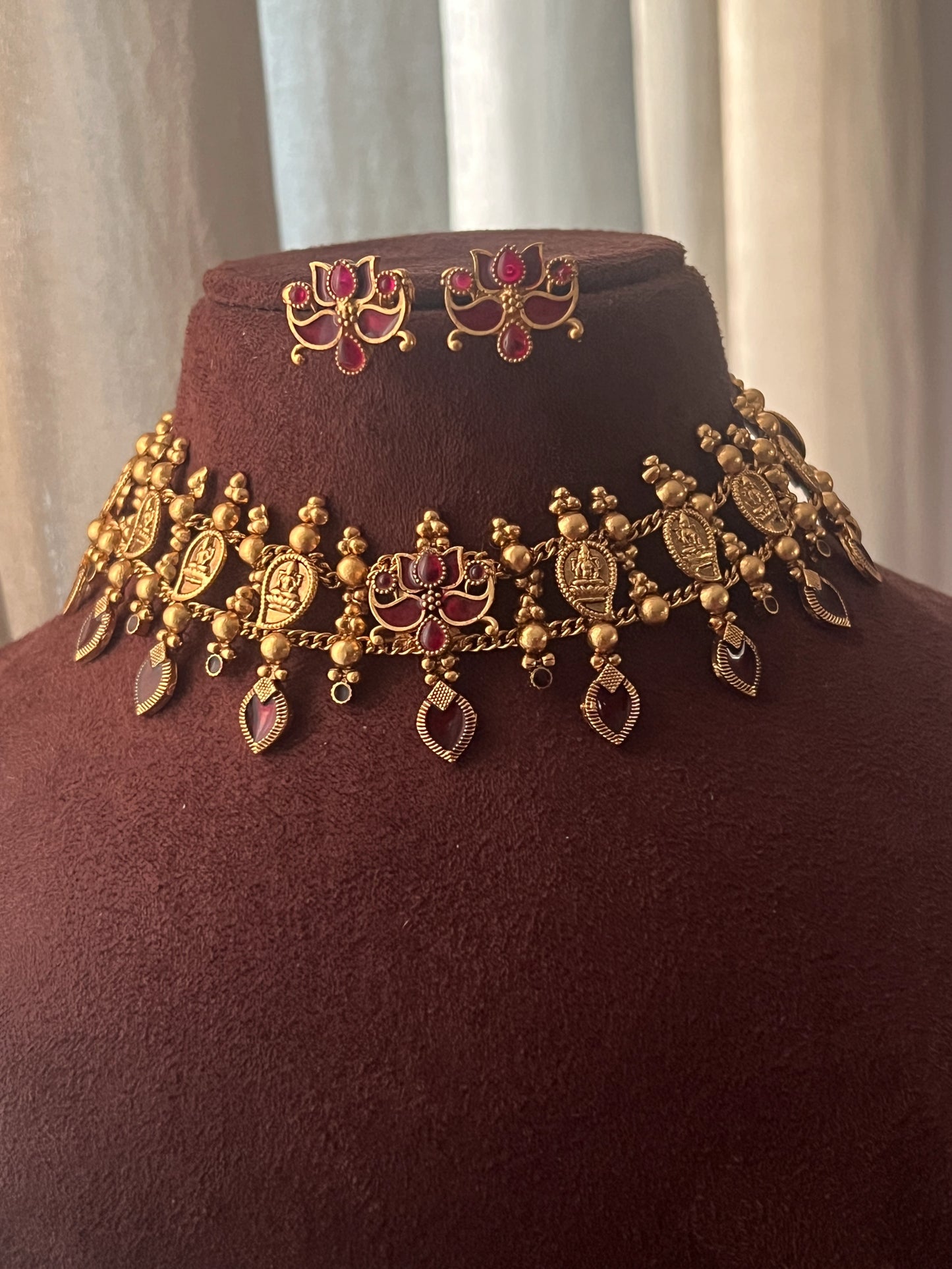 Lotus choker set