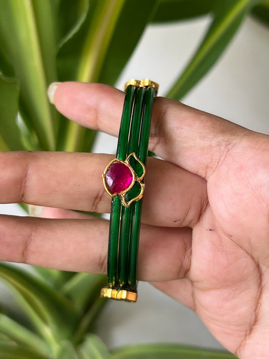 Glass bangle with kundan