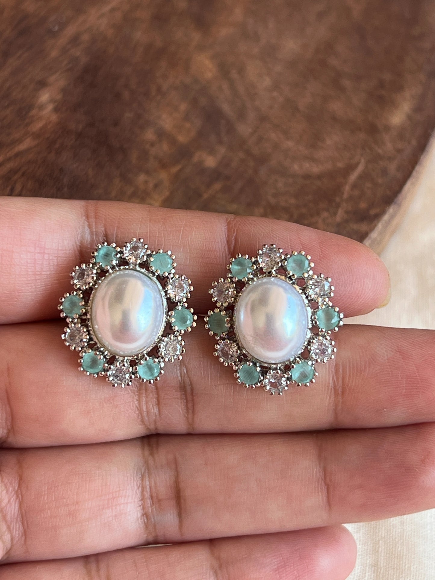 Mint stone studs