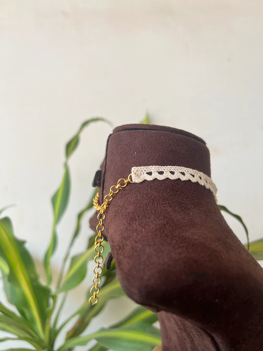 Lotus choker