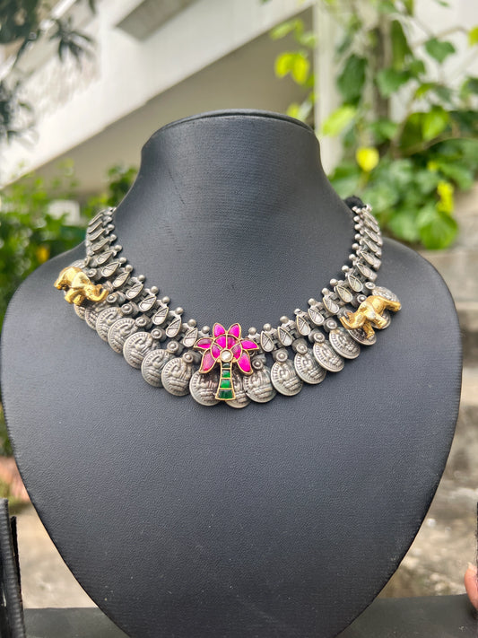 Dual tone necklace