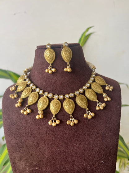Antique gold  polish necklace set