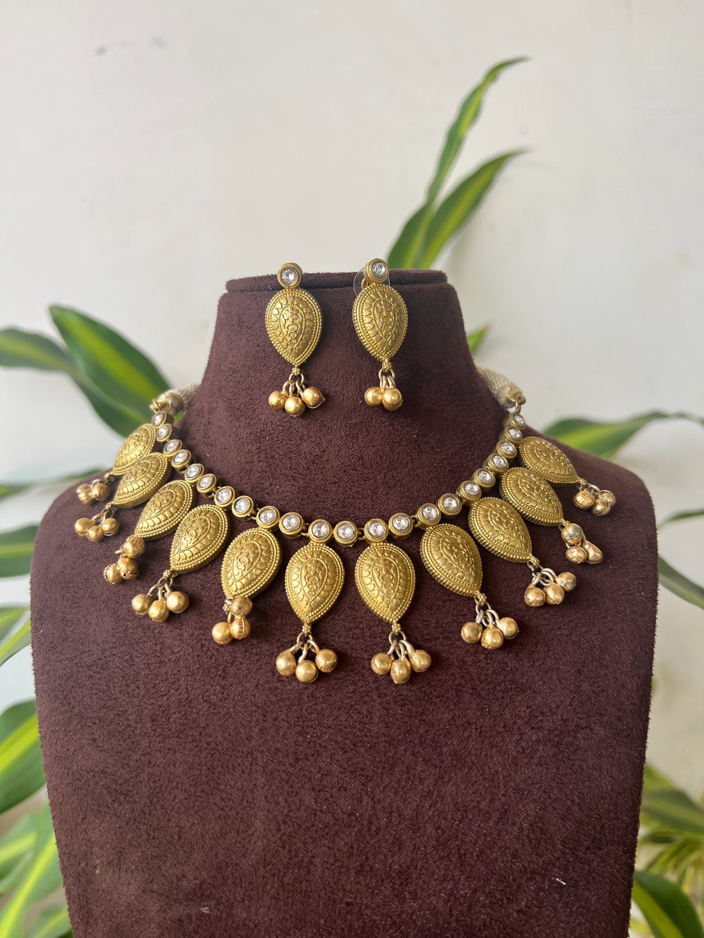 Antique gold  polish necklace set