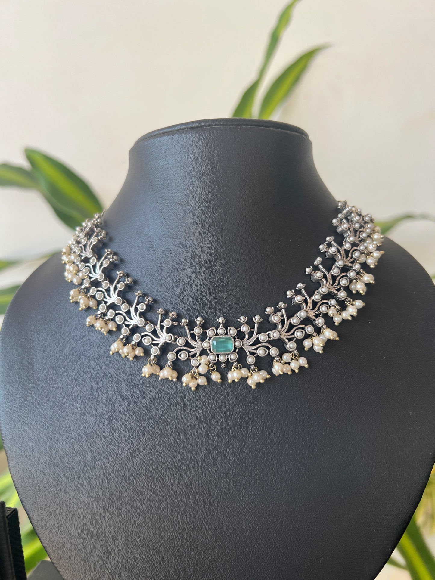 Oxidised pearl set