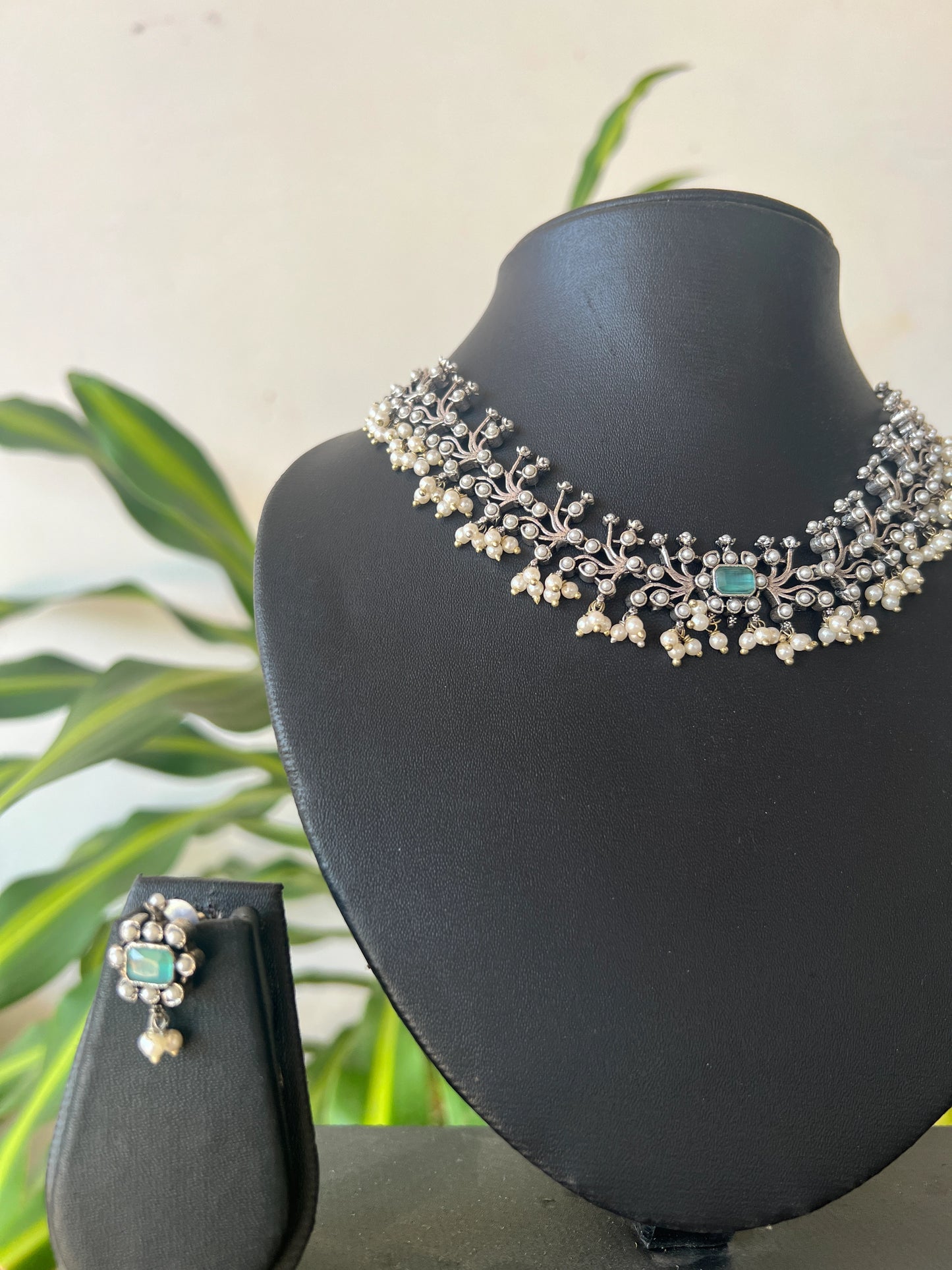 Oxidised pearl set