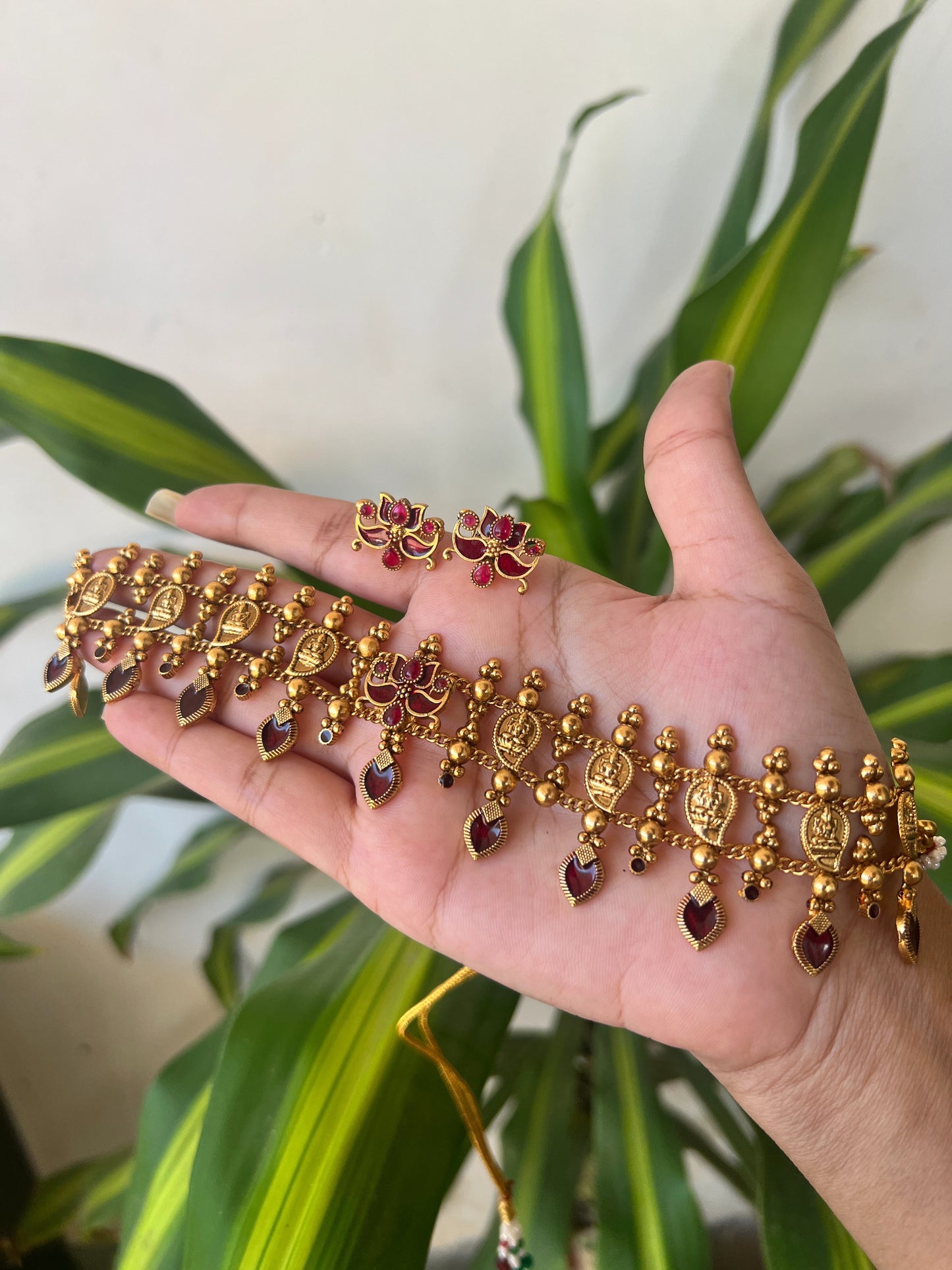 Lotus choker set