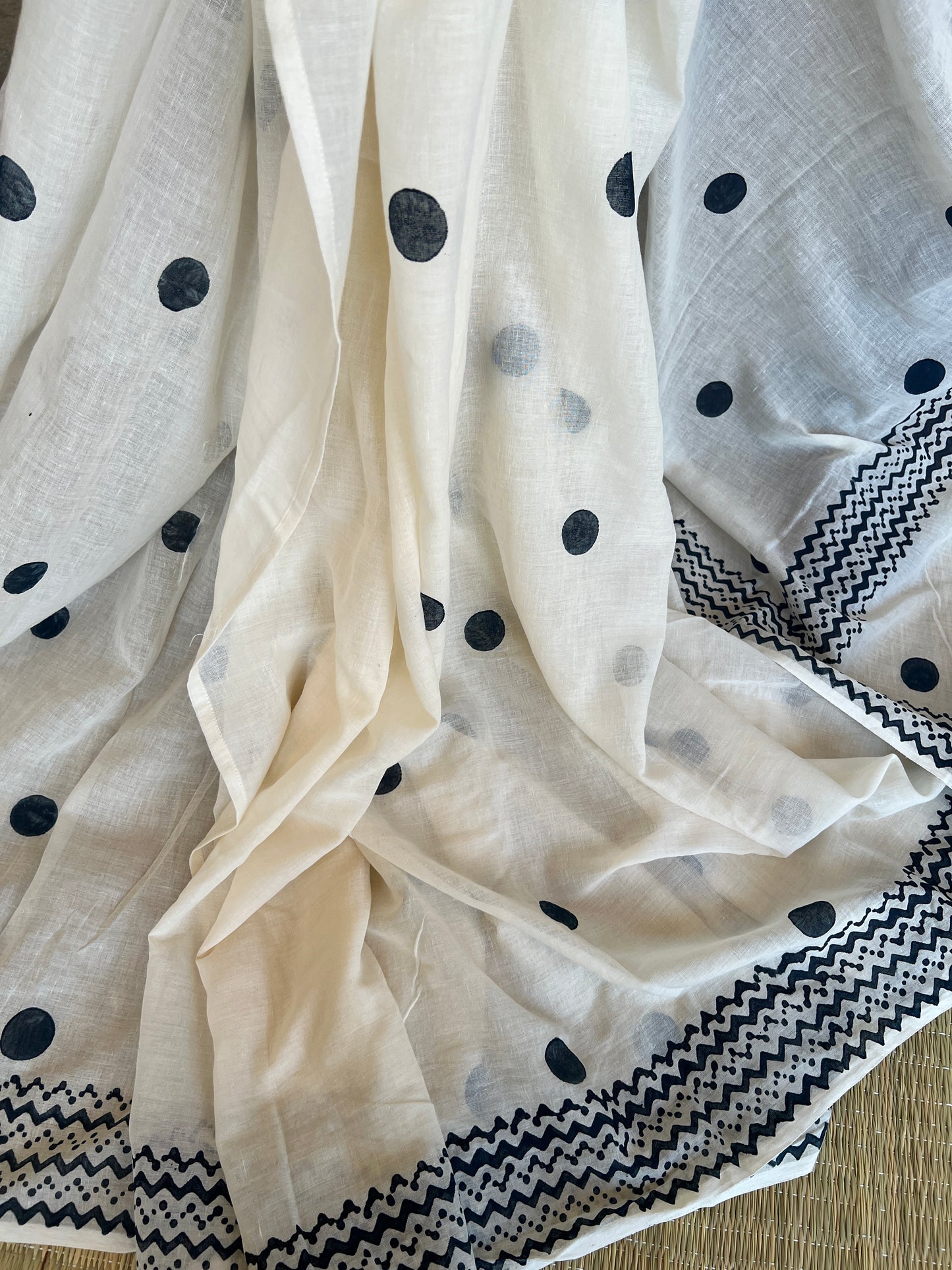 NEELA BINDU SAREE