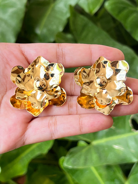 Gold 3D flower studs