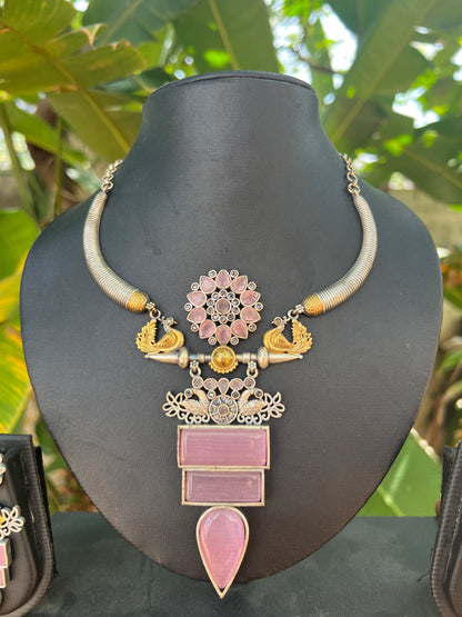 Dual tone necklace set in pink stone