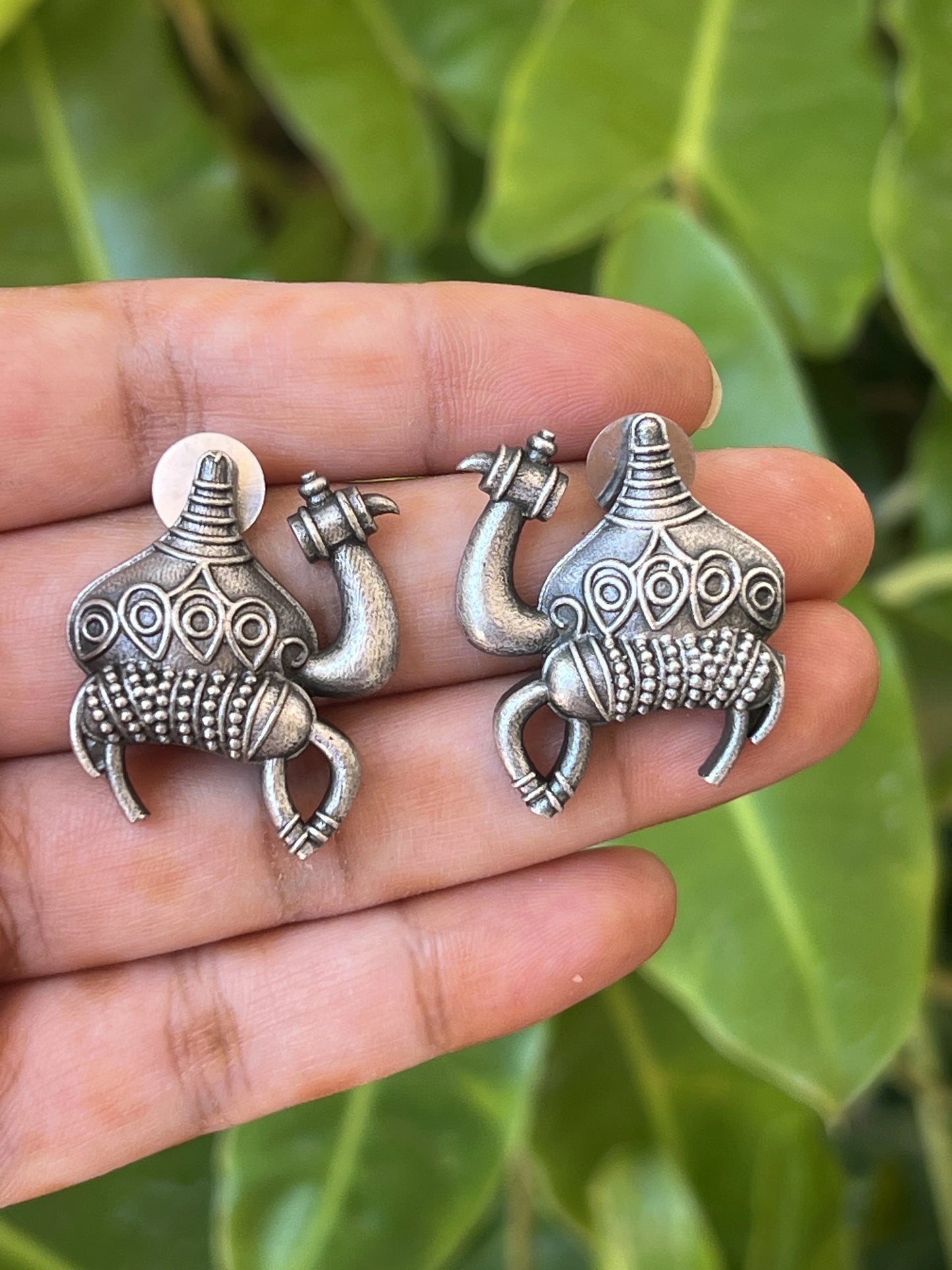 Camel studs