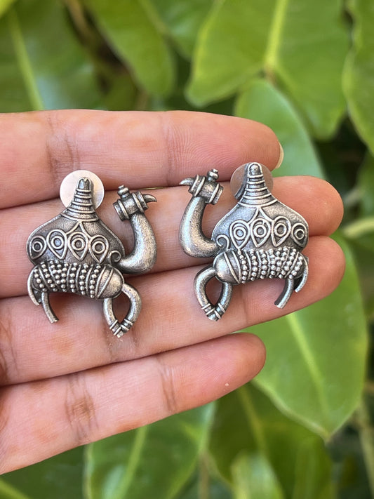 Camel studs