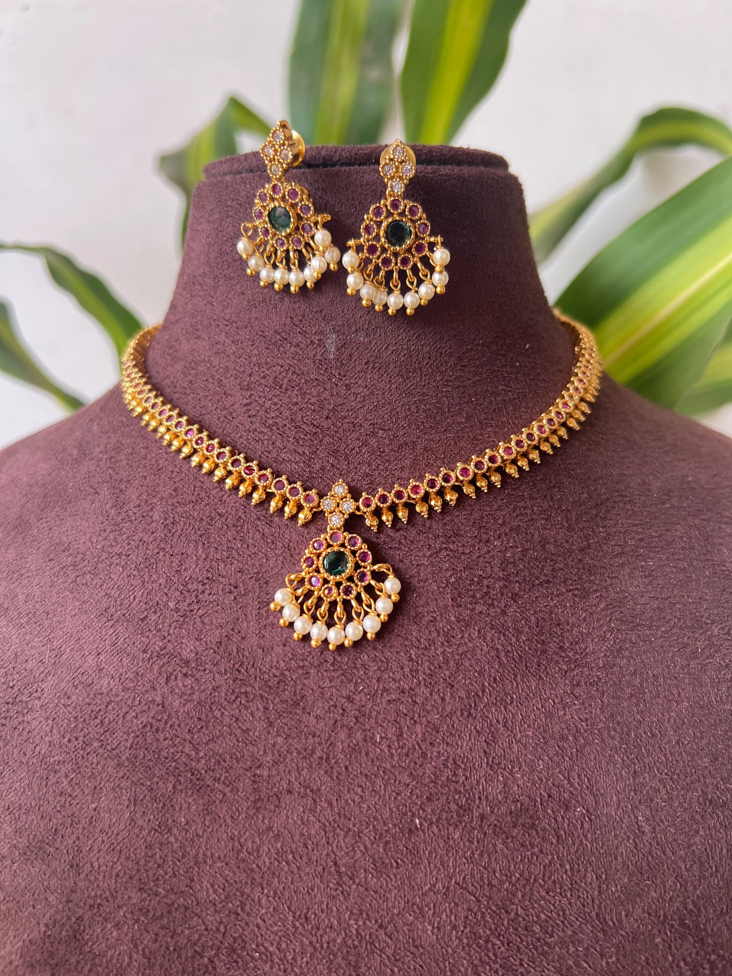 Traditional necklace set