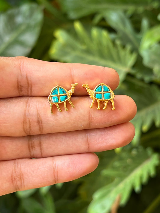 camel studs (turkuoise blue)