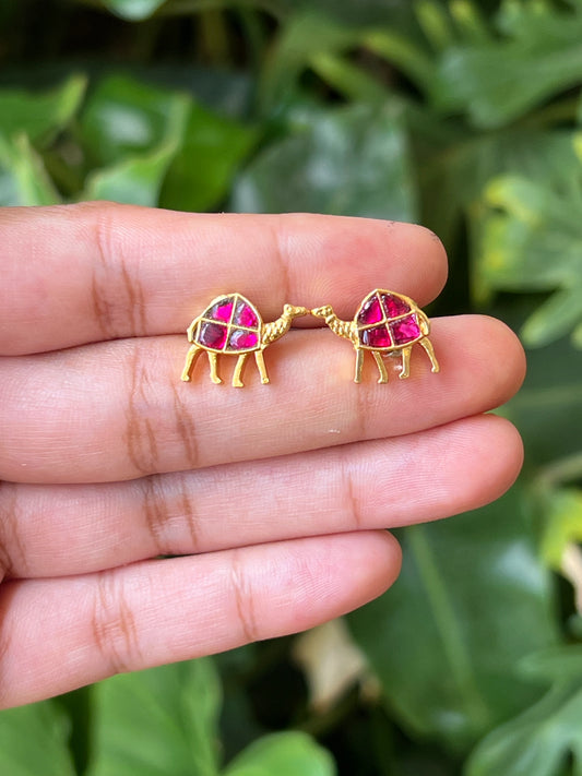 camel studs (red)