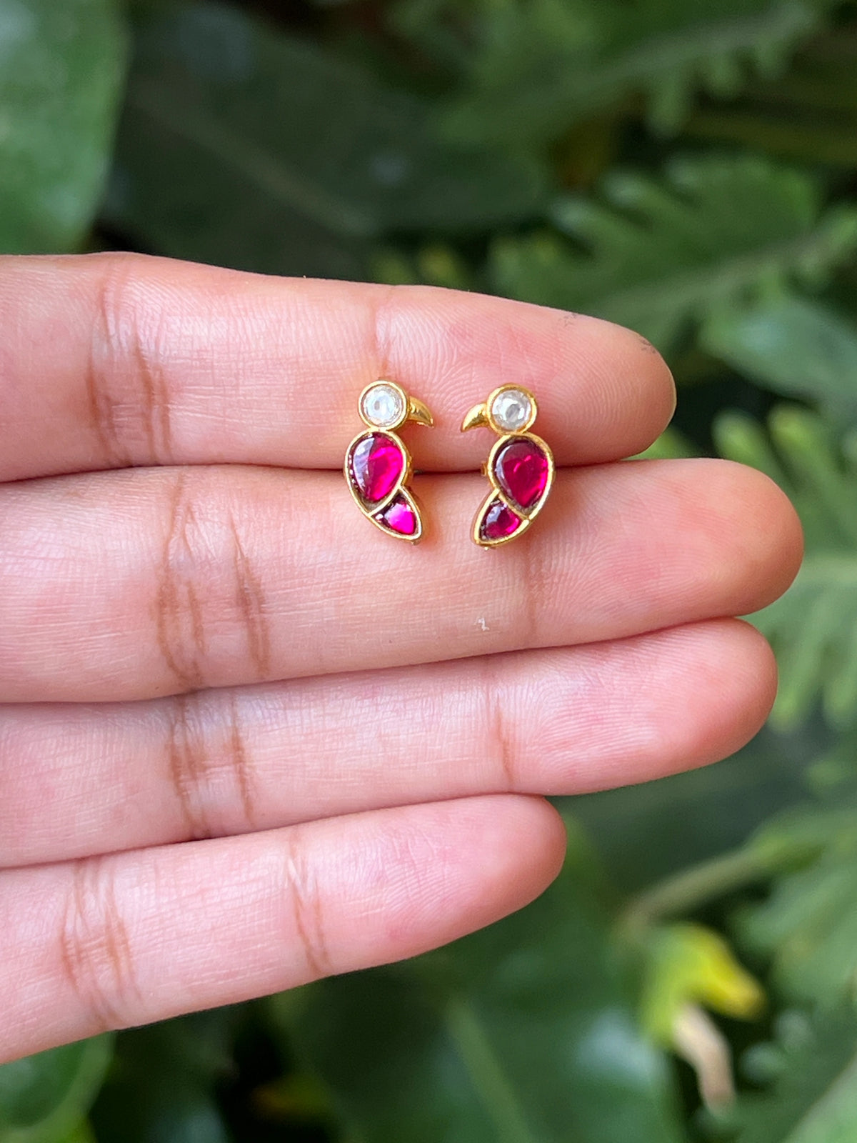 parrot studs (red white)