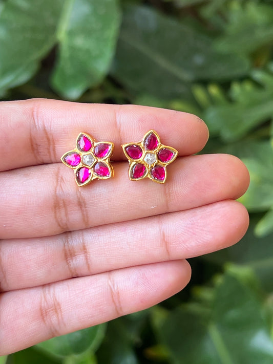 Flower studs (red,white)