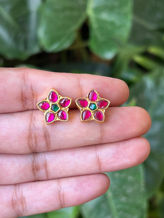 Flower studs (red,green)