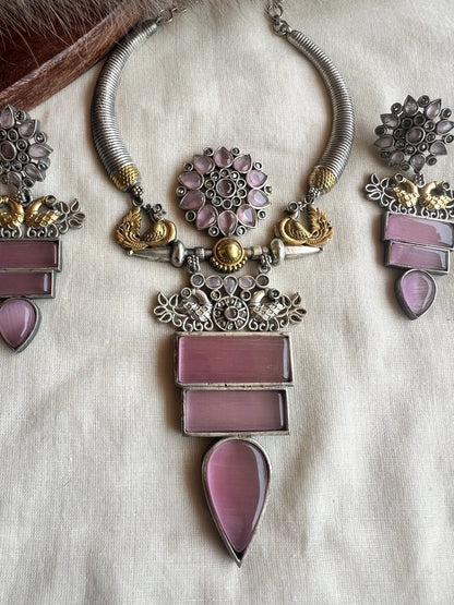 Dual tone necklace set in pink stone