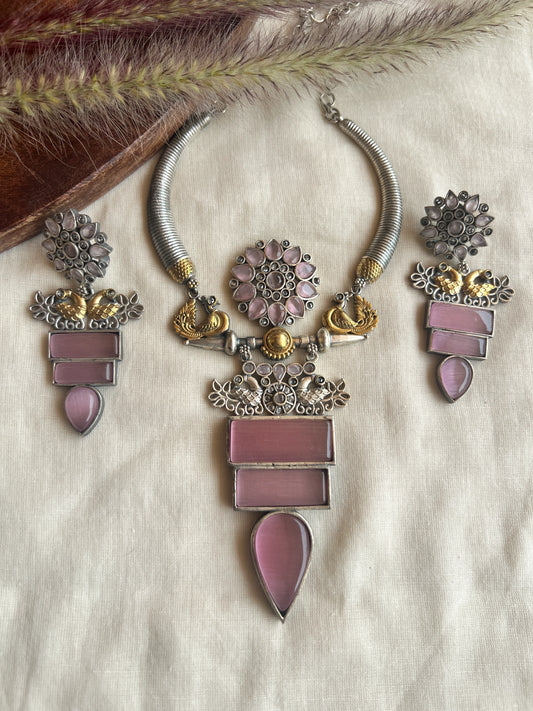 Dual tone necklace set in pink stone