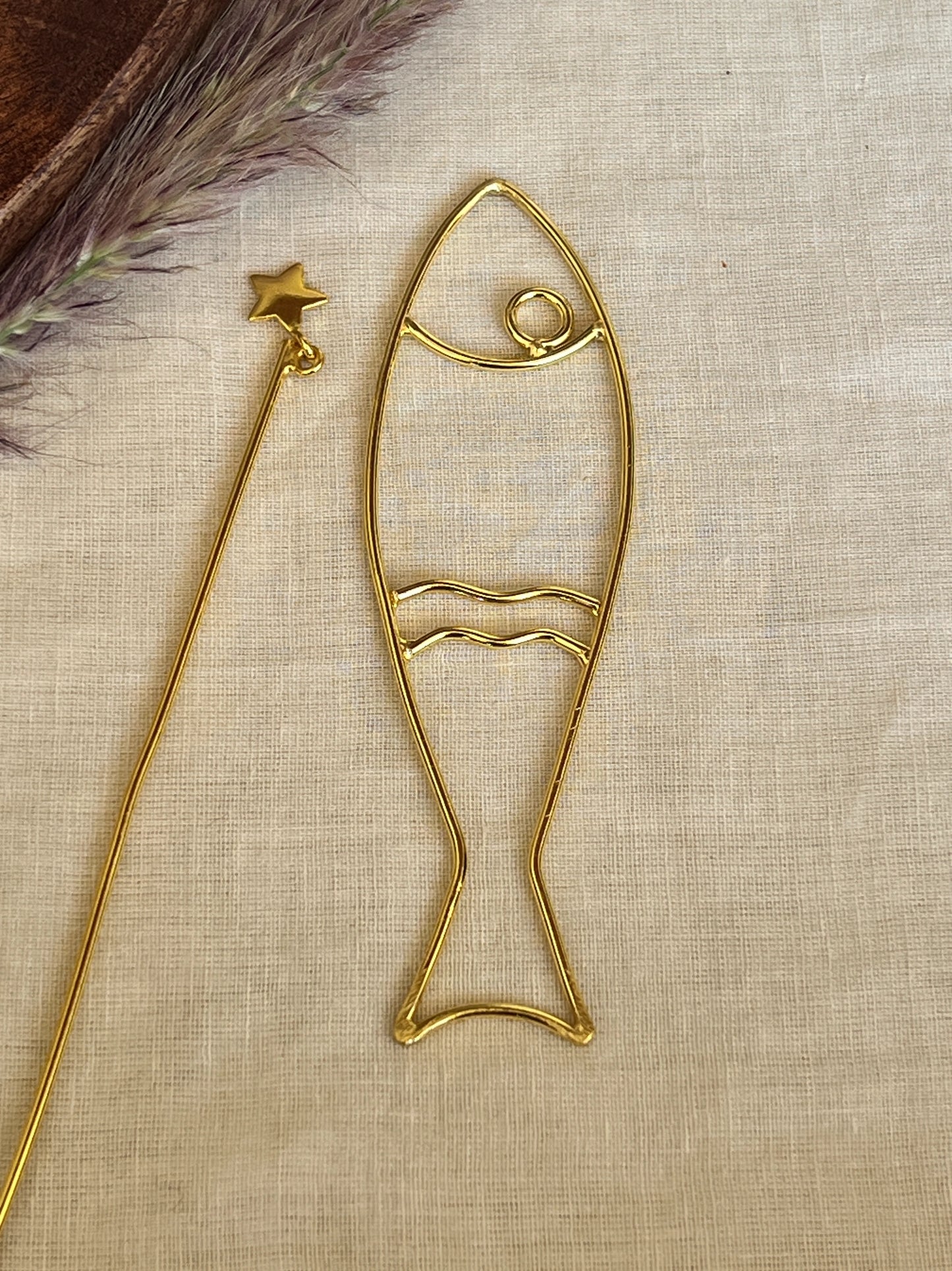 Fish hair clip