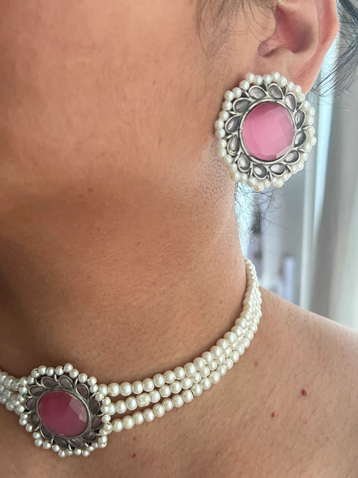 Oxidised pearl choker (pink)