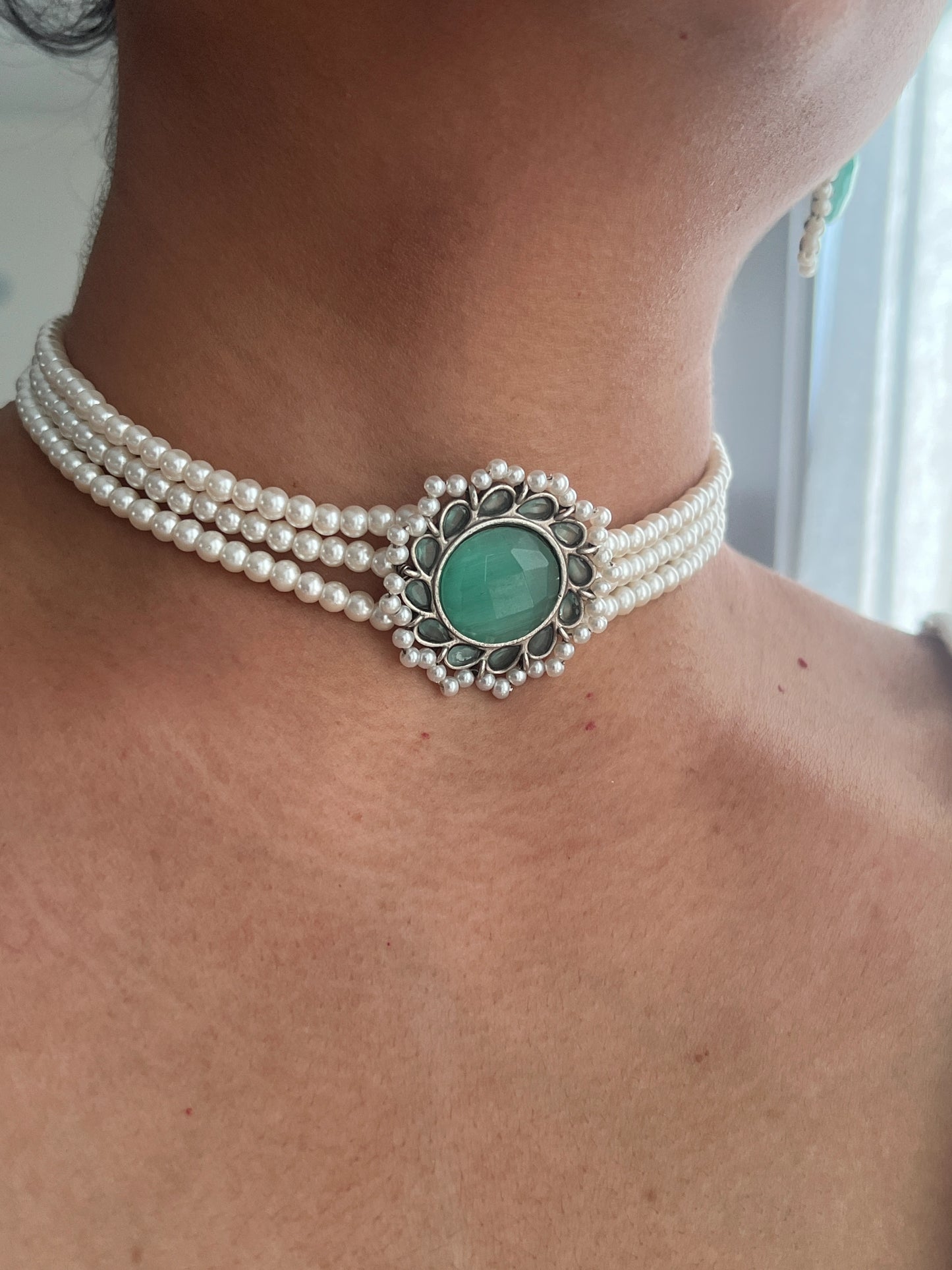 Oxidised pearl choker (mint)