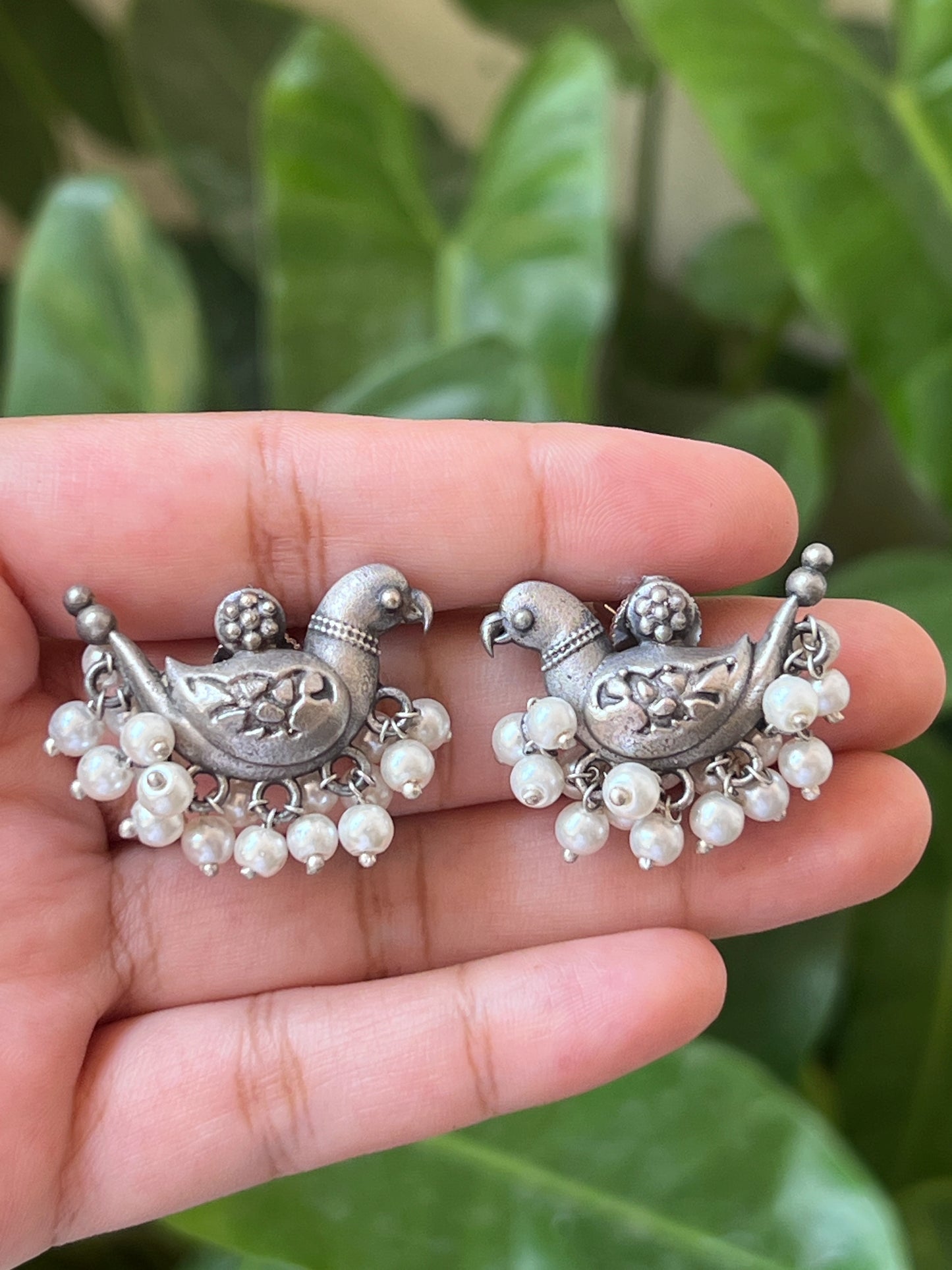 Bird studs
