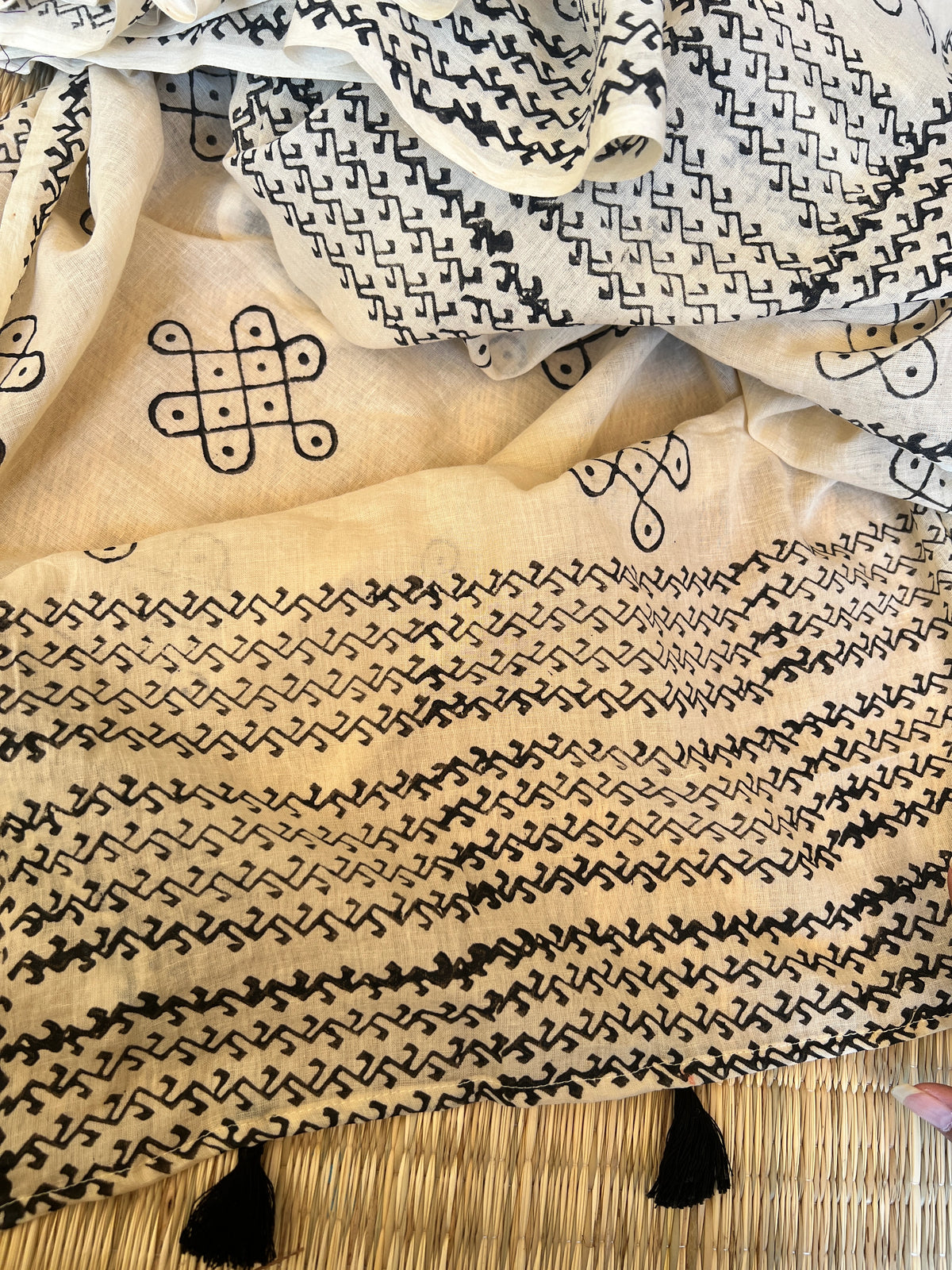 Muggu saree (cream and black)
