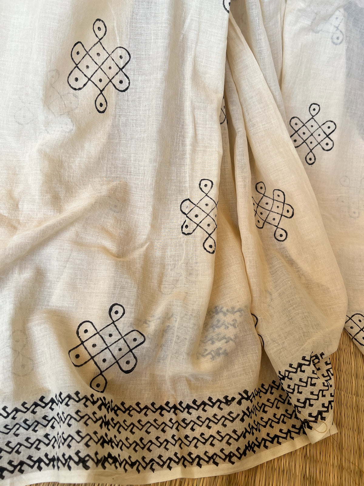 Muggu saree (cream and black)