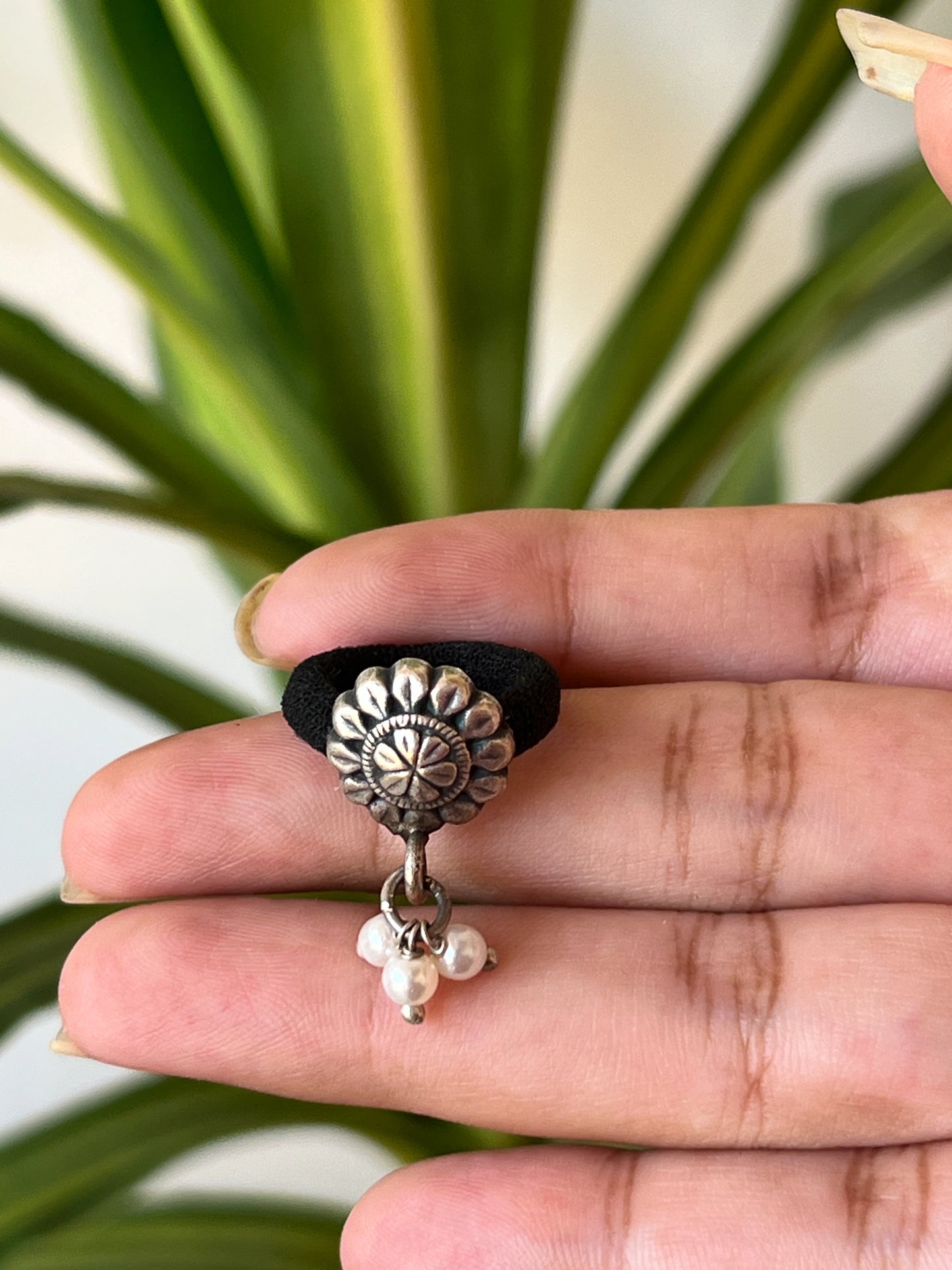 Oxidised flower hair band