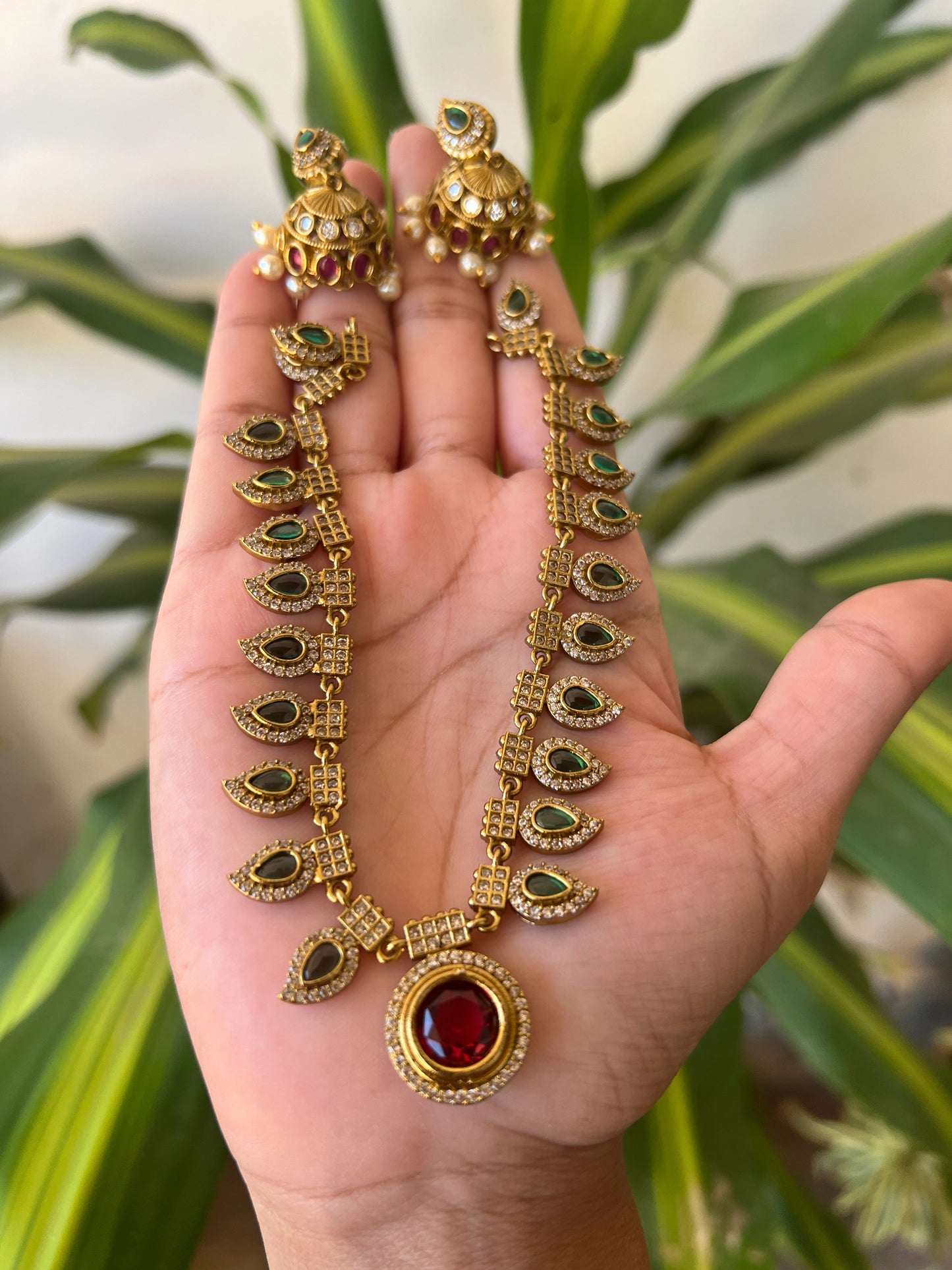 Stone necklace set
