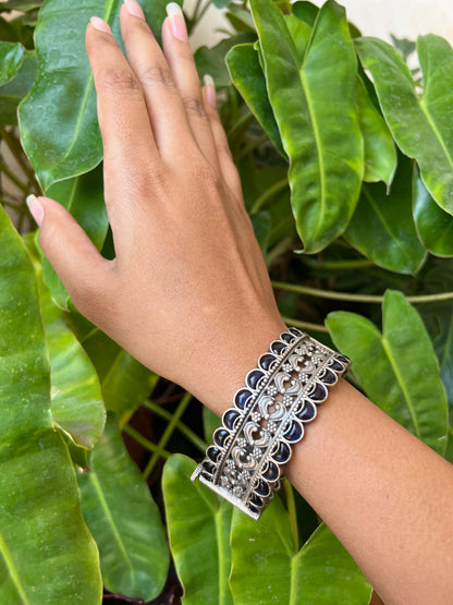 Blue stone openable bangle
