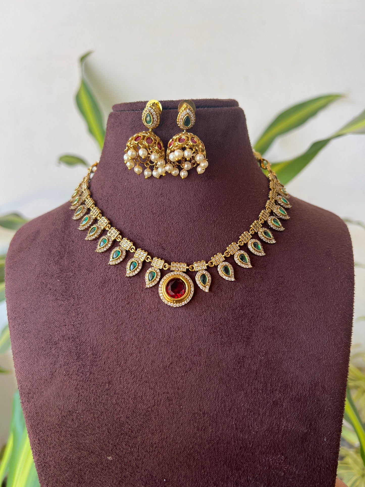 Stone necklace set