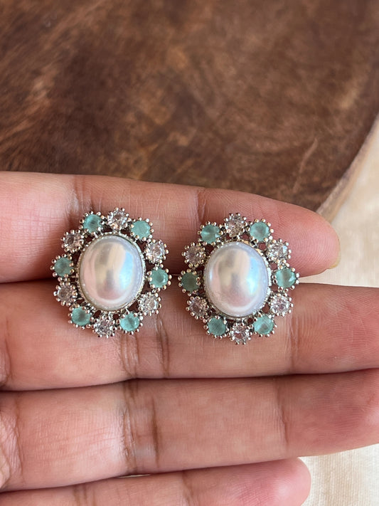 Mint stone studs