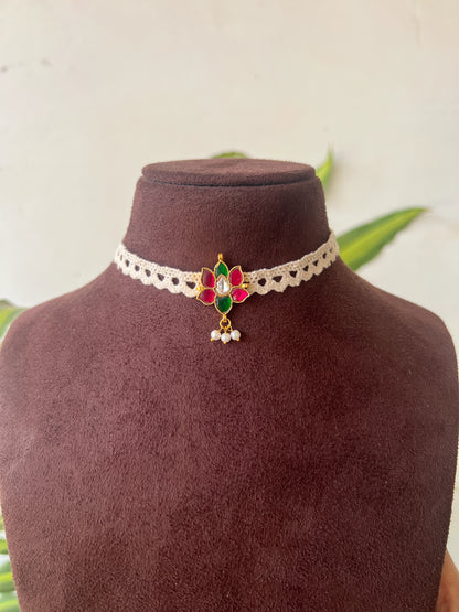 Lotus choker