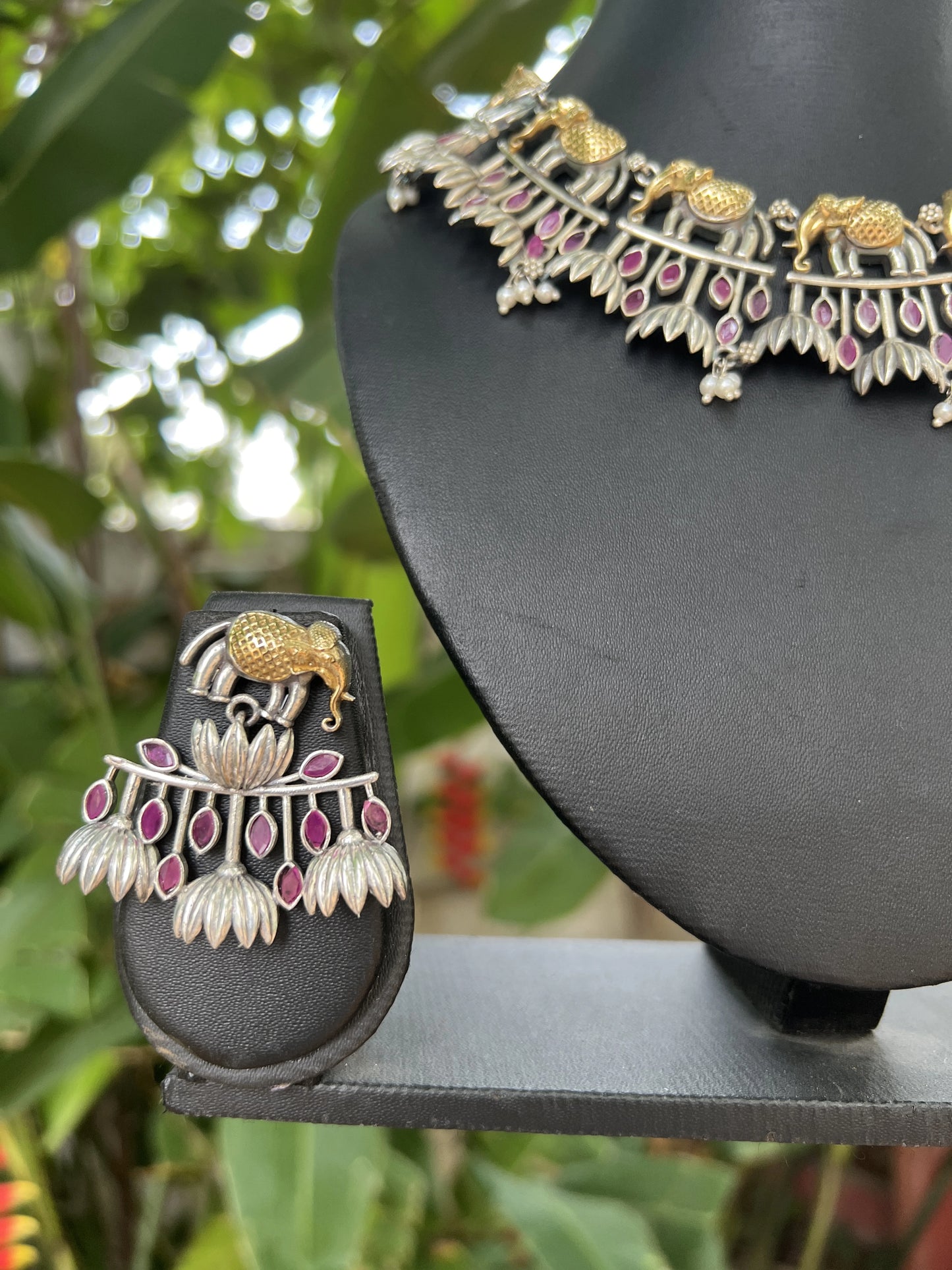 Dual tone elephant necklace set