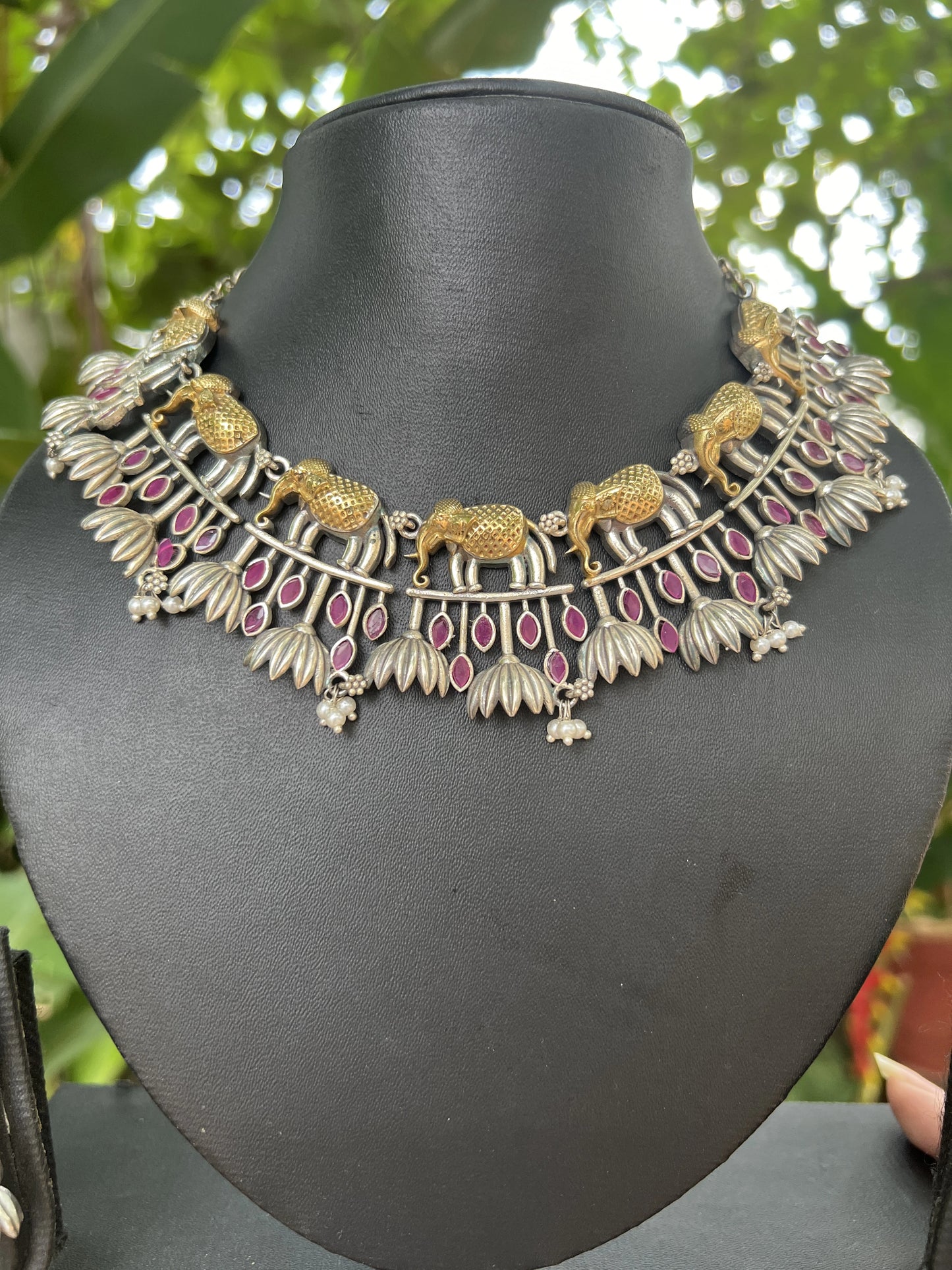 Dual tone elephant necklace set